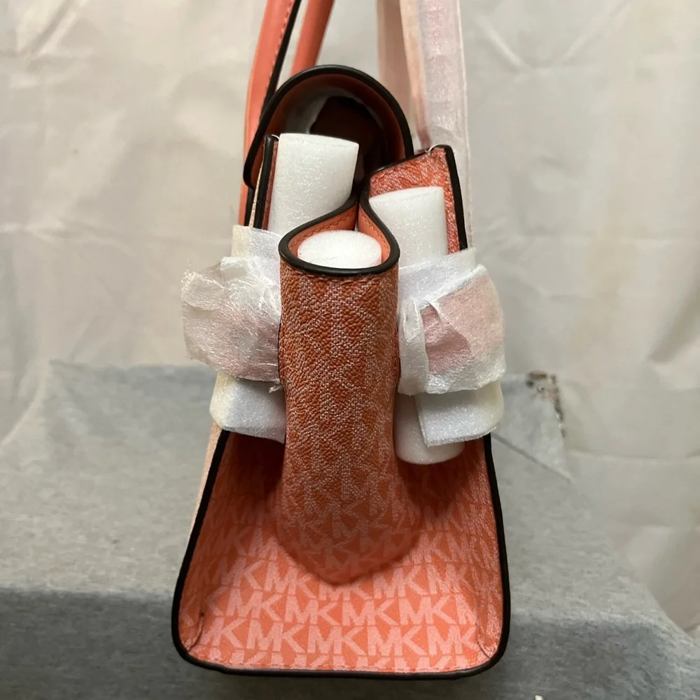 🆕. Michael Kors Pink Handbag with handle and strap New